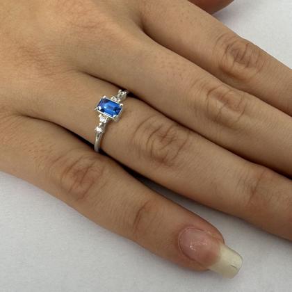 Imagem de Anel Viena Retangular Pura Prata 925 - Safira