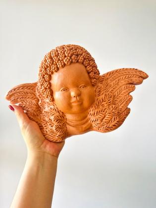 Imagem de Anjo de Parede - Decoração Artesanal, em cerâmica. Para pendurar ou usar apoiado