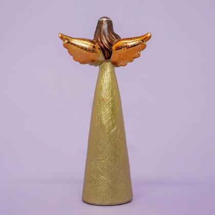 Anjo Dourado de Resina Detalhe Pomba Decorativo 20cm - EF Imagem de Anjo Dourado de Resina Detalhe Pomba Decorativo 20cm - EF