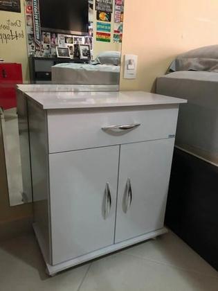 Imagem de Aparador Com Portas E Gaveta  Para cama, mesa e banho   Para salão de beleza