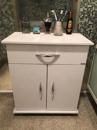 Imagem de Aparador Com Portas E Gaveta  Para cama, mesa e banho   Para salão de beleza