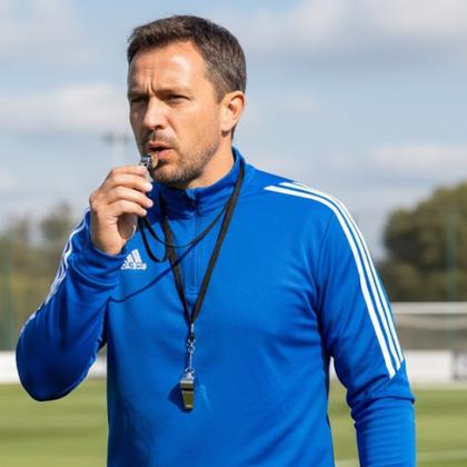 Imagem de Apito Profissional Metal Uhlsport com Cordão Árbitro Juiz