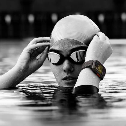 Imagem de Apple Watch Ultra 2 GPS + Cellular, Caixa Preta de Titânio de 49 mm, Pulseira Oceano Preta - MX4P3BE/A