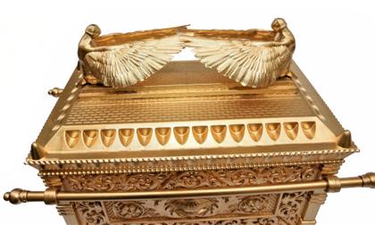 Imagem de Arca Da Aliança Plástica 30cm + Candelabro Grande 