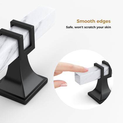 Imagem de Armário puxa mármore branco Lepatape de 7,6 cm com alças pretas, pacote com 10