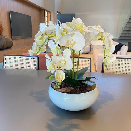 Imagem de Arranjo Grande Centro de Mesa 4 Orquídeas Brancas 3d Vaso Branco Toque Real