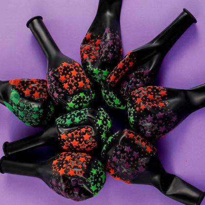 Imagem de Artigos de festa Skylety Glow in the Dark com balões de néon