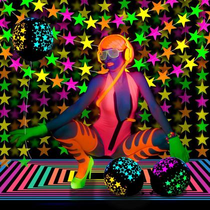 Imagem de Artigos de festa Skylety Glow in the Dark com balões de néon