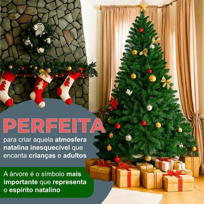 Imagem de Árvore De Natal Pinheiro Tradicional Verde Ou Nevada Premium