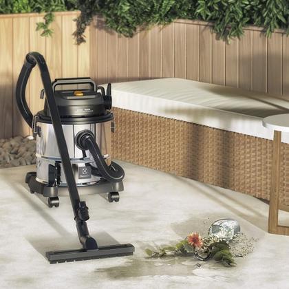 Imagem de Aspirador de Pó e Água Electrolux 1800W 20L com ThermoControl e Função Sopro Inox (GT20I)