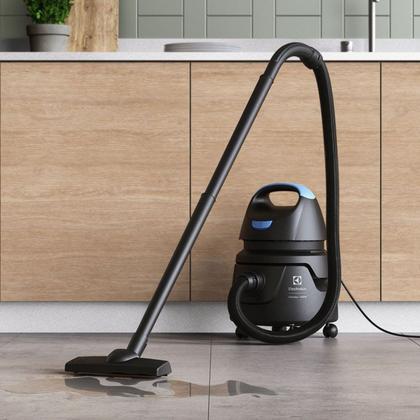 Imagem de Aspirador de Pó e Água Electrolux Compacto Potente Função Sopro 1400W 12L total 5L útil protetor térmico AWD01