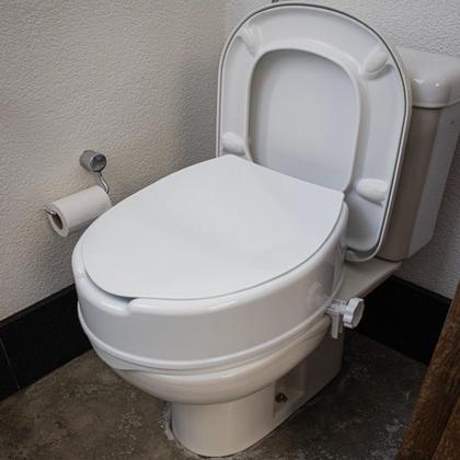 Imagem de Assento Sanitário Elevado com Tampa e Trava 7,5cm, 10cm ou 13cm