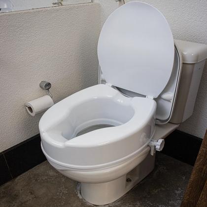 Imagem de Assento Sanitário Elevado com Tampa e Trava 7,5cm, 10cm ou 13cm