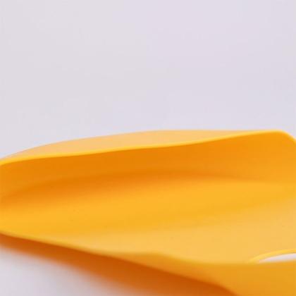Imagem de Babador de Silicone com Pega Migalhas Amarelo Petit Piá