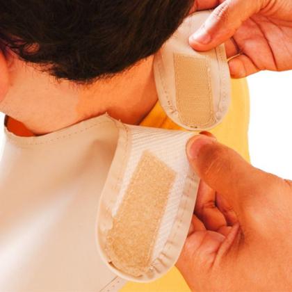 Imagem de Babador Impermeável Adulto Idosos Para Proteção Comer Comida Bege (Tam. P)