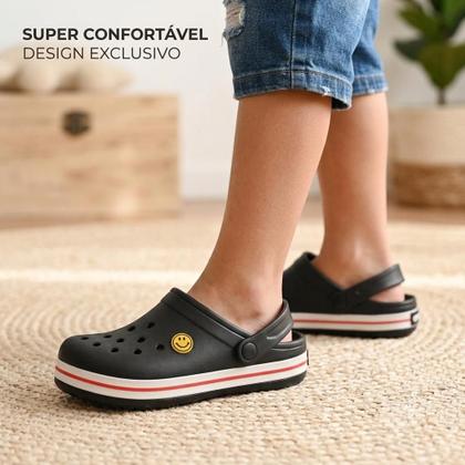 Imagem de Babuche Infantil EVA Leve Antiderrapante Menino Menina Sandália Mule com Tira e Pingente Smiley Tamanhos 25 ao 32