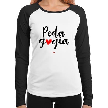 Imagem de Baby Look Raglan Pedagogia por amor Manga Longa - Foca na Moda