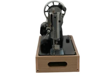 Imagem de  BAIXOU O PREÇO Máquina De Costura Reta Semiindustrial Nova Com Base FOX