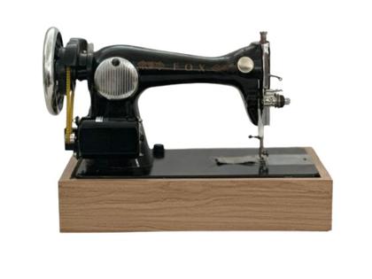 Imagem de  BAIXOU O PREÇO Máquina De Costura Reta Semiindustrial Nova Com Base FOX