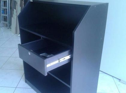 Imagem de Balcão Reto Preto Para Recepção Atendimento Salão Caixa