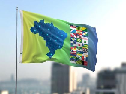 Imagem de Bandeira do Mapa do Brasil dos Estados Brasileiros Uma Face Tamanho 90x128cm