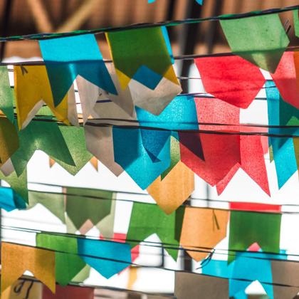 Imagem de Bandeirinha plastico varal 10m colorido festa junina sao joao arraial quadrilha quermesse decoração enfeite caipira artigos para festa 