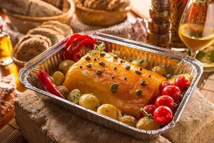 Imagem de Bandeja de alumínio retangular 1.500 ml c/tampa PET c/50 unid - Wyda -  delivery,  marmitex (15912)