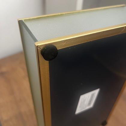 Imagem de Bandeja Decorativa Retangular em Vidro com Fundo Espelhado e Borda Dourada 