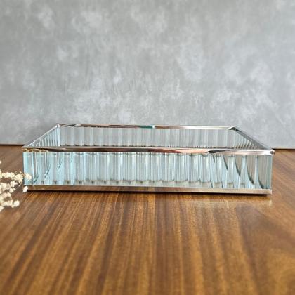 Imagem de Bandeja em Vidro Canelado Com Espelho e Borda Metal Prata 23x14 cm