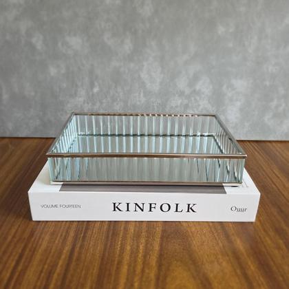 Imagem de Bandeja em Vidro Canelado Com Espelho e Borda Metal Prata 23x14 cm