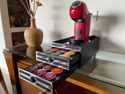 Imagem de Bandeja Organizadora Compatível Com Dolce Gusto Nova Versão Com 2 Gavetas Com Capacidade de 36 Unidades Design De Zeus MDF