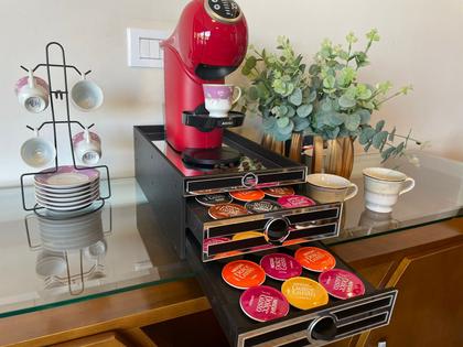 Imagem de Bandeja Organizadora Compatível Com Dolce Gusto Nova Versão Com 2 Gavetas Com Capacidade de 36 Unidades Design De Zeus MDF