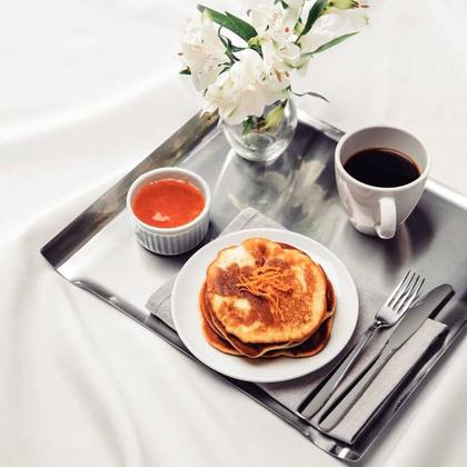 Imagem de Bandeja Quadrata Retangular em Aço Inox Alto Brilho 32 x 28 cm Tramontina