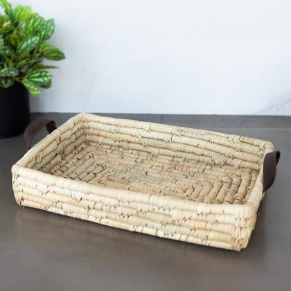 Imagem de Bandeja Retangular Decorativa de Fibra Natural e Alça em Couro Braid Lyor