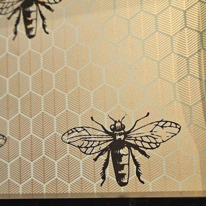 Imagem de Bandeja Retangular Estampa Abelha MDF 30X26X6cm Preta C Alça - Tuut