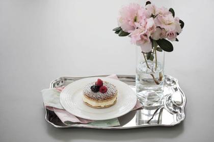 Imagem de Bandeja Tramontina Classic Retangular em Aço Inox com Alças 49 x 34 cm