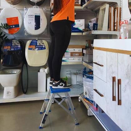 Imagem de Banqueta Bilateral Prática Alumínio 2 Degraus Alumasa Cor Azul