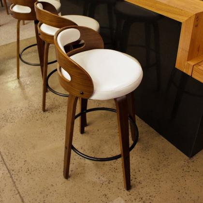 Imagem de Banqueta para Cozinha Alta Giratória Madeira Roma Rivatti