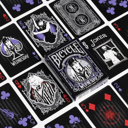 Imagem de Baralho bicycle wednesday (wandinha) jogos magica coleção de cartas copag