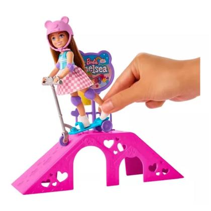 Imagem de Barbie Family Chelsea Pista De Patinação Mattel - 194735098279