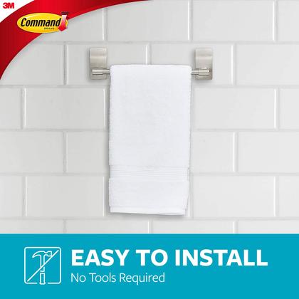 Imagem de Barra de toalha de mão Command Satin Nickel com 4 tiras resistentes à água
