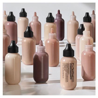 Imagem de Base MAC Face and Body Natural Radiance Tons Claros