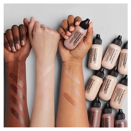 Imagem de Base MAC Face and Body Natural Radiance Tons Claros