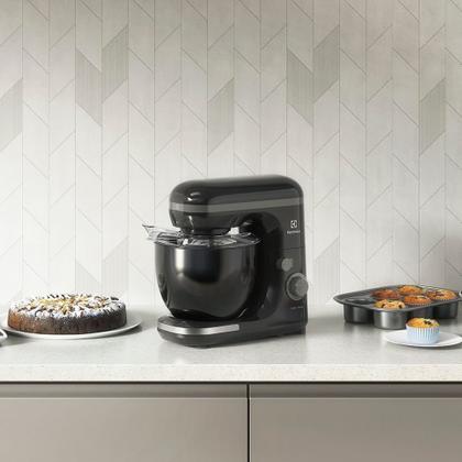 Imagem de Batedeira Planetária 750w 5l Ekm30 Frequência 60Hz Preta Electrolux