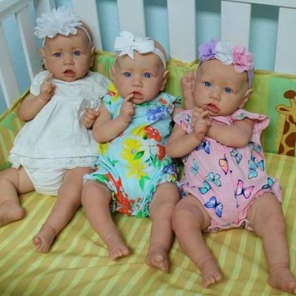 Imagem de Bebê Reborn Boneca Realista Siliconada Pode Dar Banho 