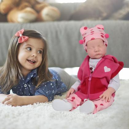 Imagem de Bebê Reborn Girafinha com Bolsa Fraldas e Kit de Acessórios