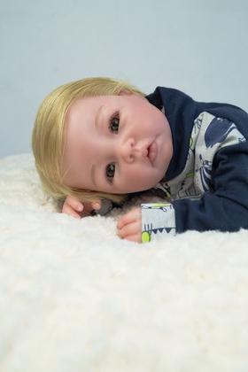 Imagem de Bebê reborn realista artesanal menino loiro corpo de tecido