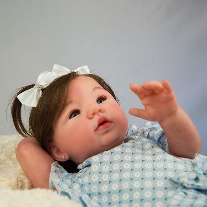Imagem de Bebê reborn realista menina com chupeta corpo silicone banho