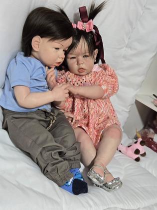 Imagem de Bebês Reborn Gêmeos  Menino Menina  75 cm  Realistas