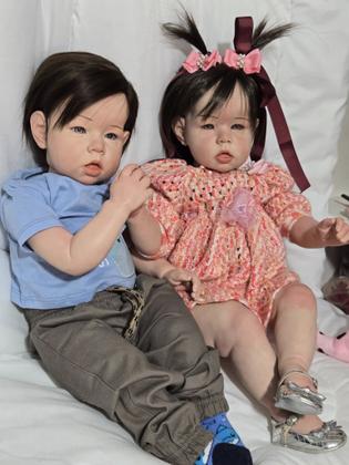 Imagem de Bebês Reborn Gêmeos  Menino Menina  75 cm  Realistas